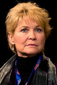 image Dee Wallace-Stone