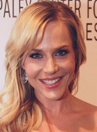 image Julie Benz