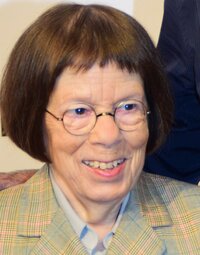 image Linda Hunt