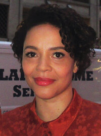 Bild Carmen Ejogo