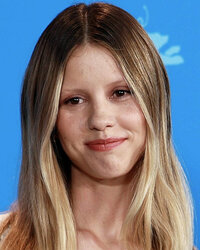 image Mia Goth